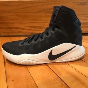 Nike Women’s Hyperdunk 2016 Basketball Shoes